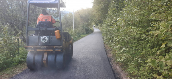 Асфалтиран локани пут у Оћунама