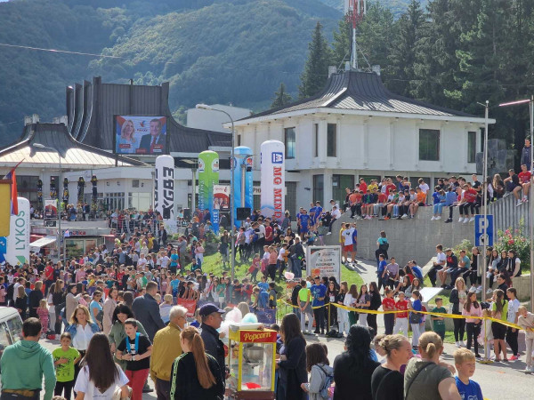 ВИШЕ ОД ХИЉАДУ УЧЕНИКА ТРЧАЛО ГОСПОЈИНСКУ ТРКУ