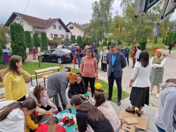 РЕАЛИЗОВАНА ТРИ ПРОЈЕКТА МЛАДИХ ОМЛАДИНСКЕ БАНКЕ МРКОЊИЋ ГРАД