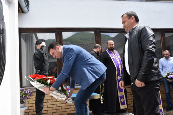 Služen parastos poginulim policajcima