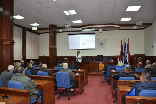 ОДРЖАНО ПРЕДАВАЊЕ ЗА ПЧЕЛАРЕ