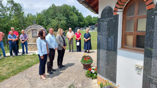 Служен парастос погинулим борцима из Ступара