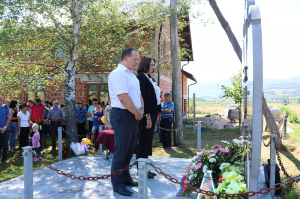 Служен парастос погинулим борцима из Ораховљана