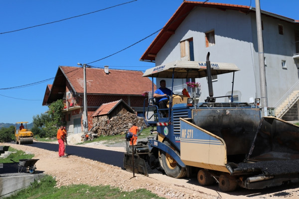 Асфалтирање улице Милоша Обилића