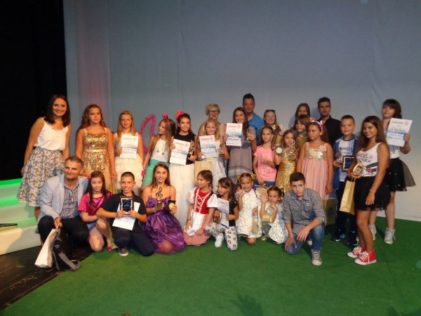 ИВАНА ДИМКОВСКИ ПОБЈЕДНИЦА ФЕСТИВАЛА РАСПЈЕВАНЕ ПАХУЉИЦЕ