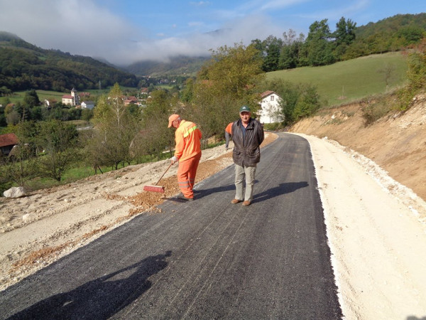 Начелница општине Мркоњић Град Дивна Аничић посјетила је данас Удружење 'Бубамара' и апеловала на све привреднике и појединце са подручја општине да заједно помогну у раду Удружењу односно - Дневном центру за дјецу и омладину са потешкоћама у развоју.