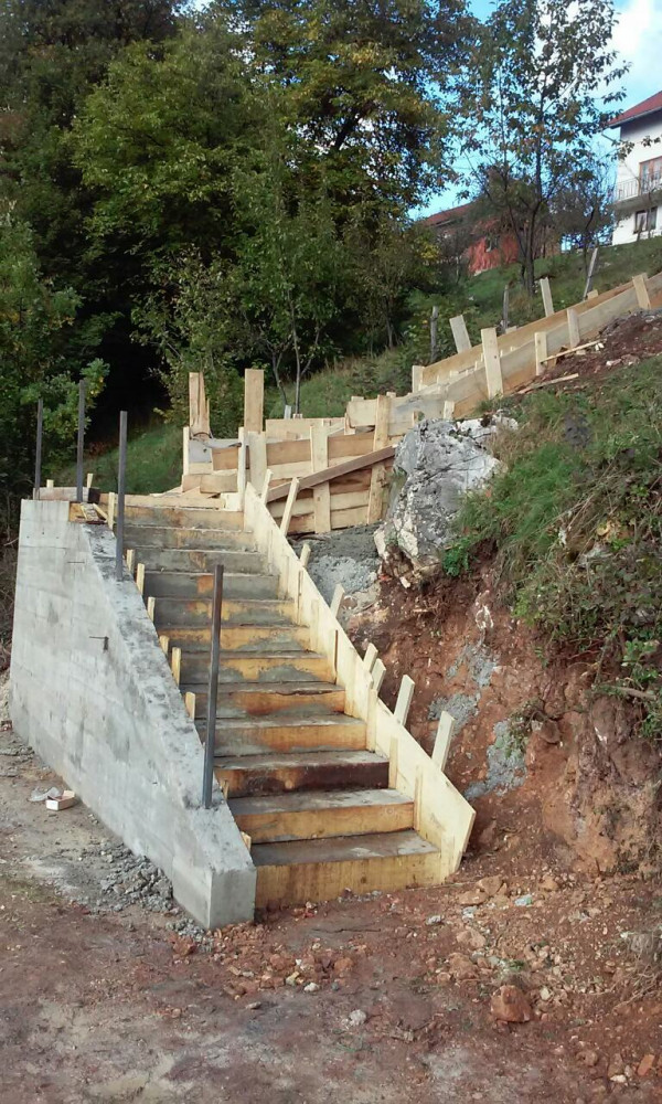 У току изградња степеница у насељу Подоругла