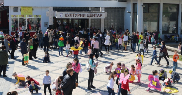 Ученици поздравили прољеће