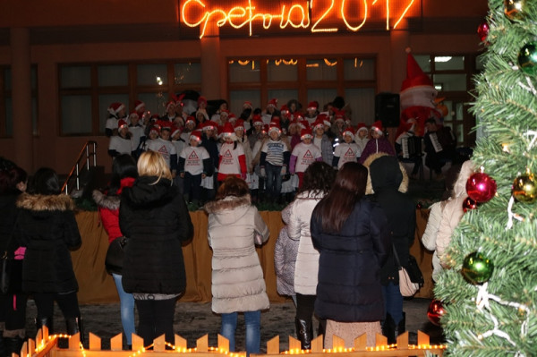 Наступ ученика ОШ ''Бранко Ћопић'' на Зимској чаролији