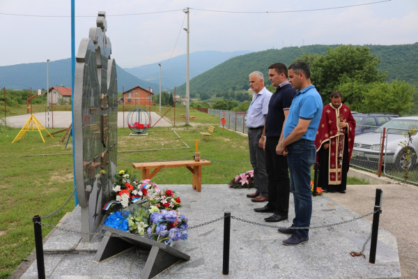 Parastos poginulim borcima na Kotoru